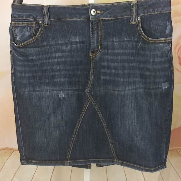 Lane Bryant Dresses & Skirts - Lane Bryant spandex blue denim jean skirt size 16